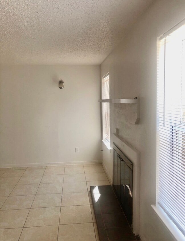 Building Photo - 6456 Kentwick Dr