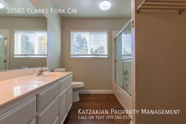 Building Photo - Charming 4-Bedroom Home in Spanos Park Wes...