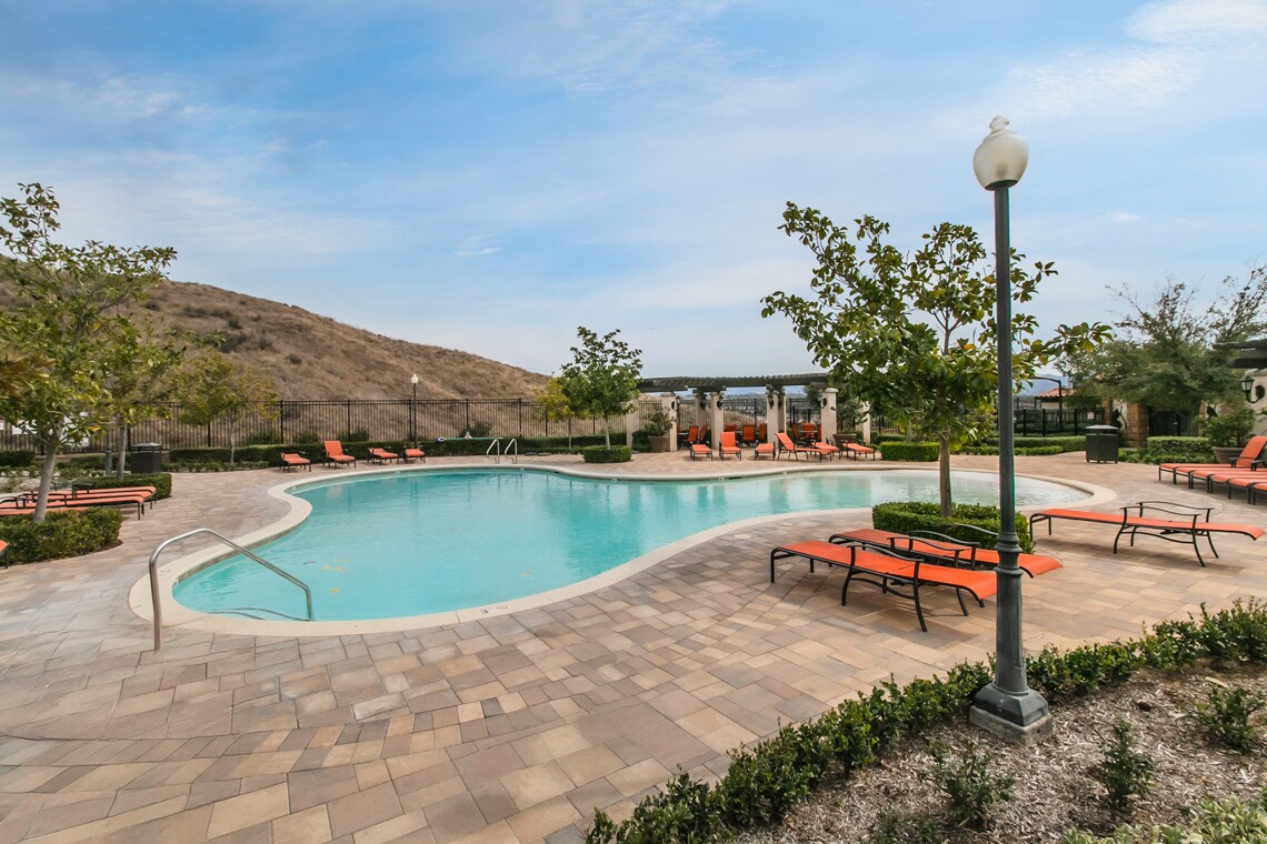Building Photo - 29048 W Hills Dr