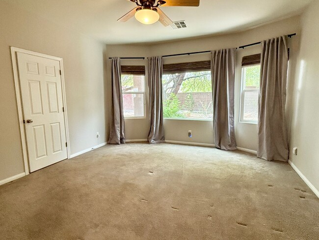 Building Photo - MOVE IN SPECIAL! FIRST TWO WEEKS RENT FREE...