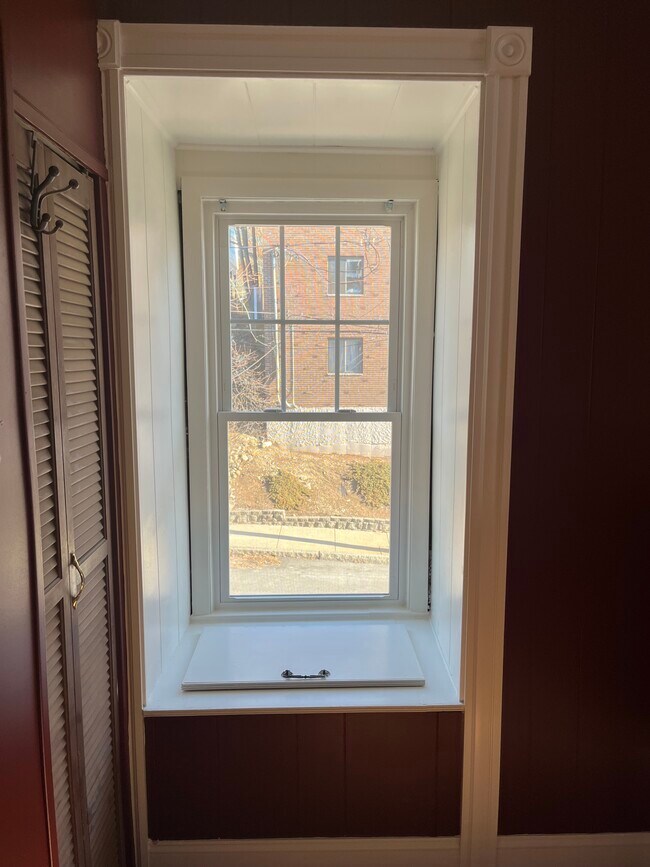 Bedroom 2 window seat - 90 Franklin Ave