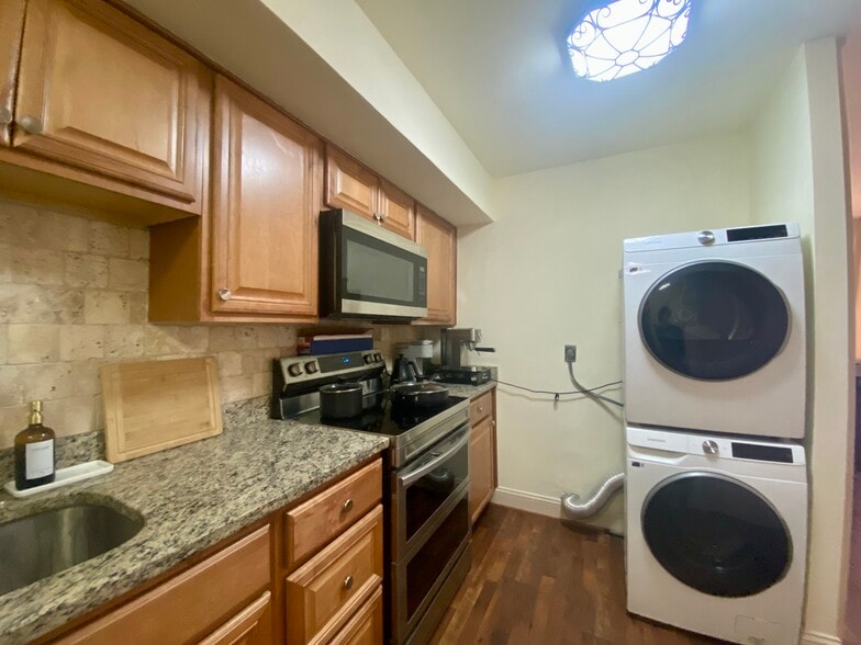 Building Photo - 13 Stonehenge Cir