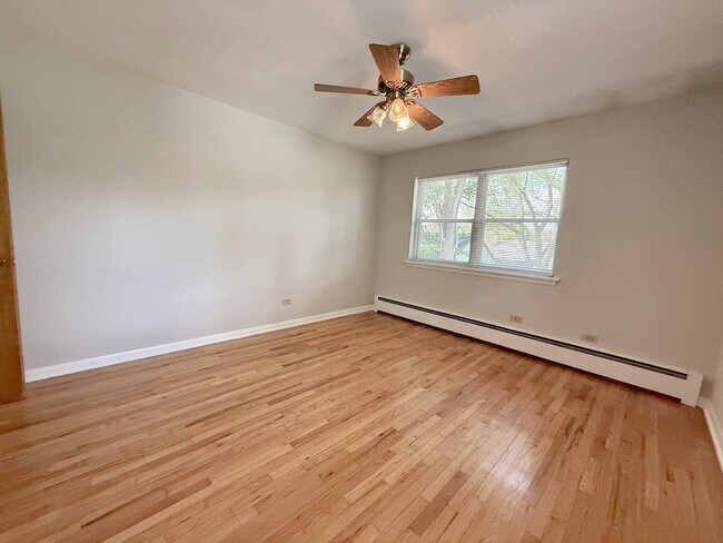 Building Photo - 317 S Plum Grove Rd
