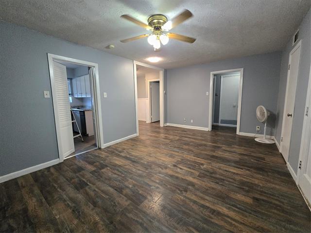 Building Photo - 427 Royal Crest Dr
