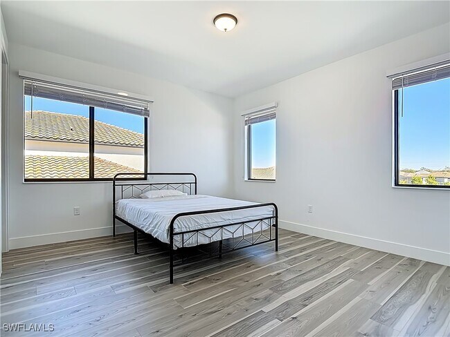 Building Photo - 5046 Panella Ave