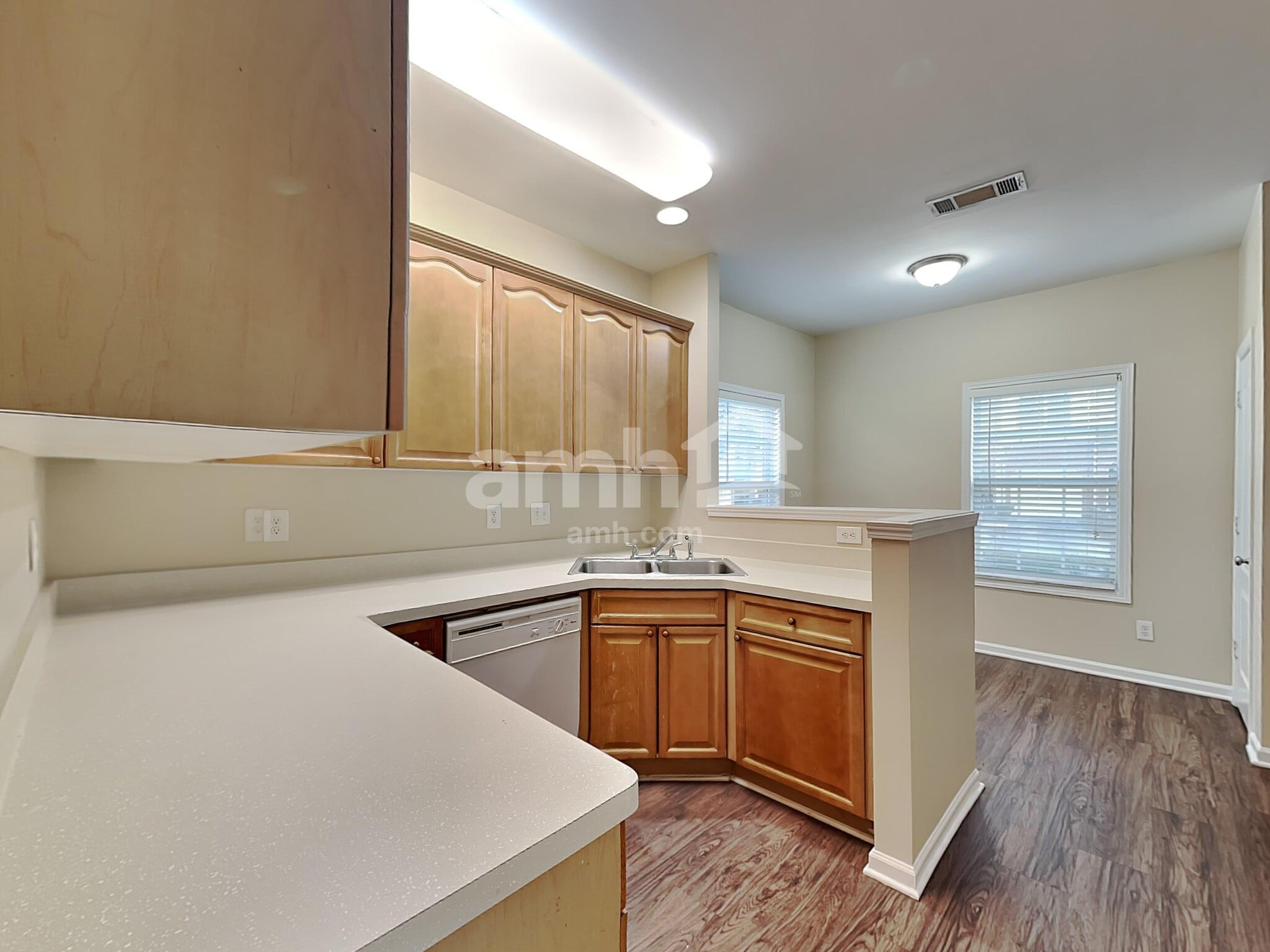 Building Photo - 2341 Suwanee Pointe Dr