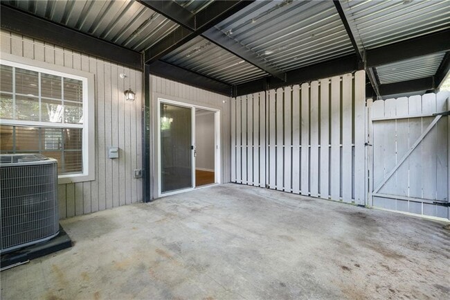 Building Photo - 305 Winding River Dr