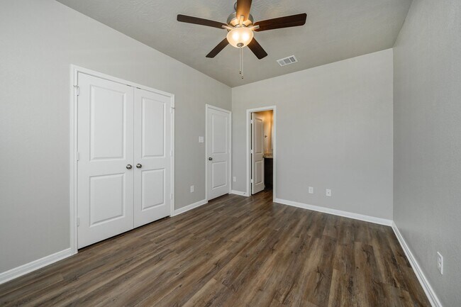 Building Photo - 2015 Vintage Farms Wy