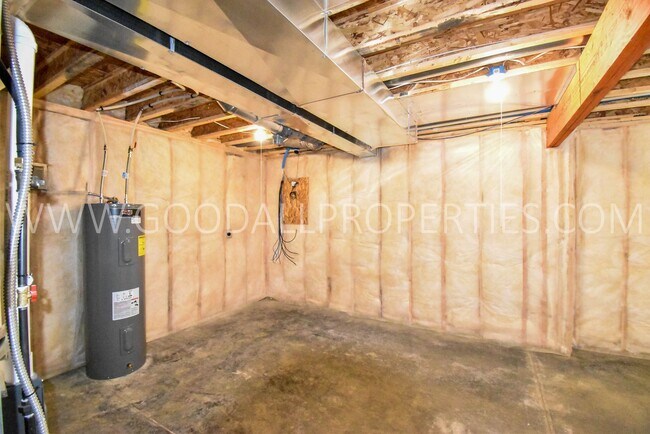 Building Photo - Modern Style Ranch, 3 bedroom 2.5 bath hom...