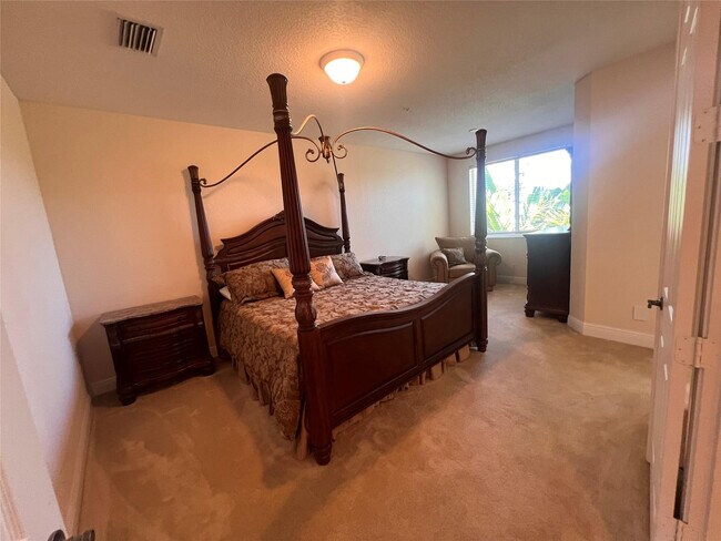 Building Photo - 3014 Waterside Cir