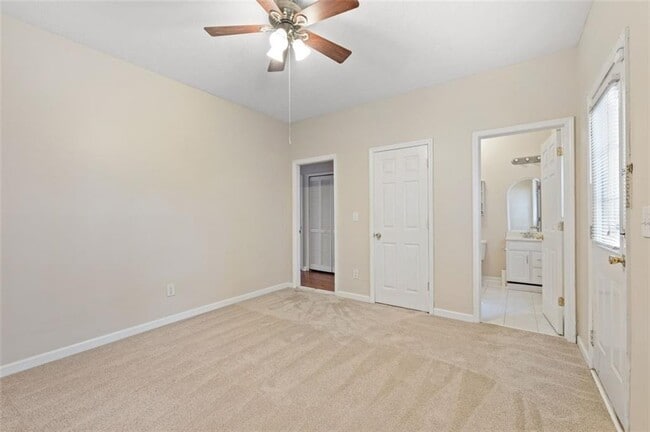 Building Photo - 532 Lantern Wood Dr