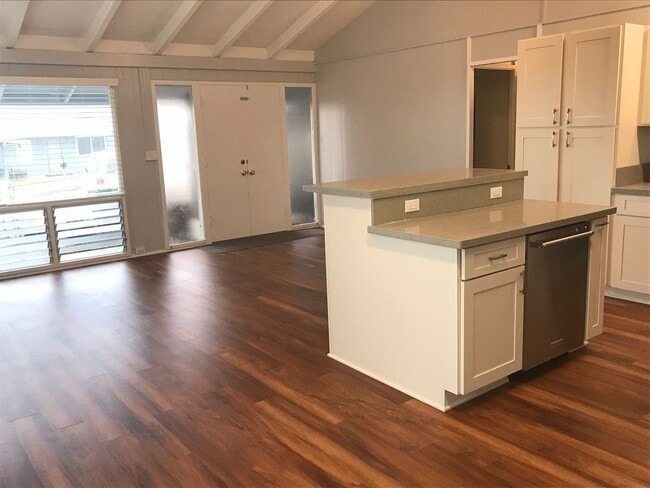 Building Photo - Large Home in beautiful Ahuimanu Area