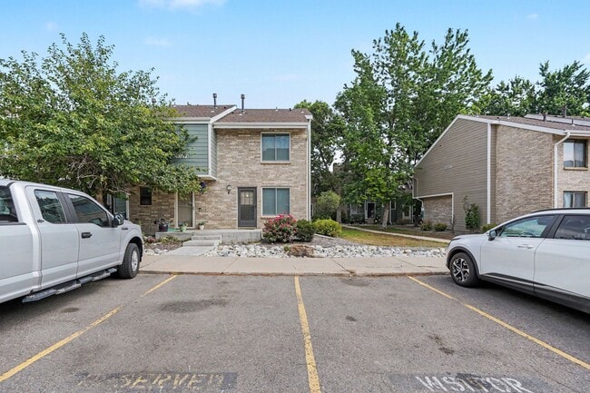 Building Photo - Spacious 2 Bed 2.5 Bath with a finished basement in the heart of Bear Creek