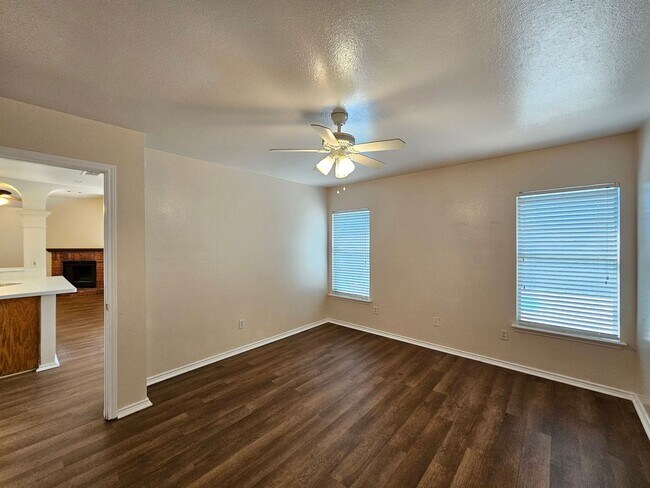 Building Photo - 602 Del Mar Dr
