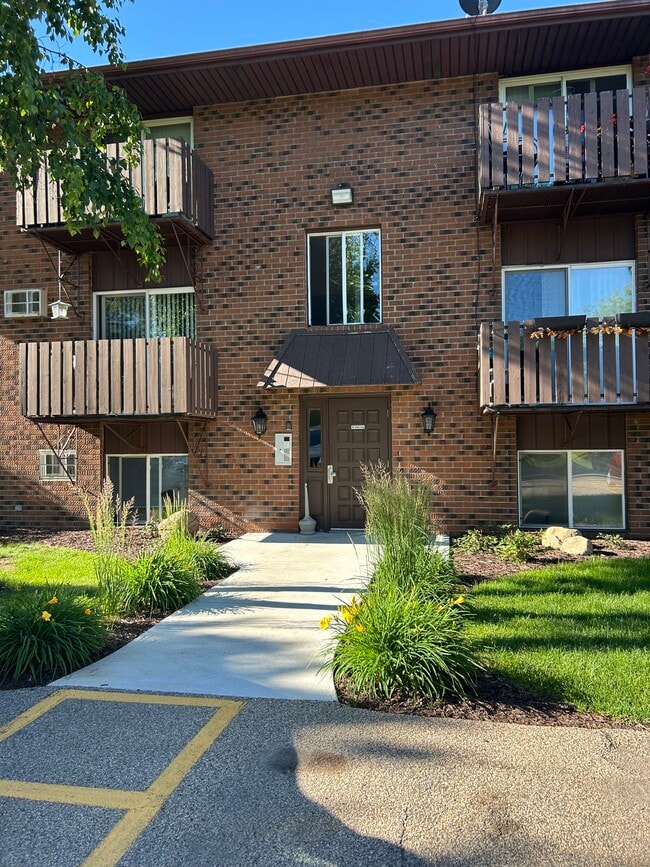 Building Photo - 1614 E Harding Dr