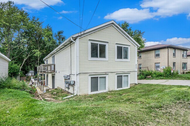 Building Photo - Charming, fully remodeled 2-Bed/1-Bath Par...