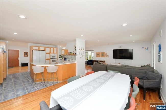 Building Photo - 16 Gurney Terrace