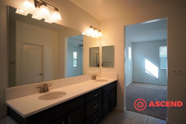 Building Photo - Beautiful 4-Bedroom Located In Highgate Community!