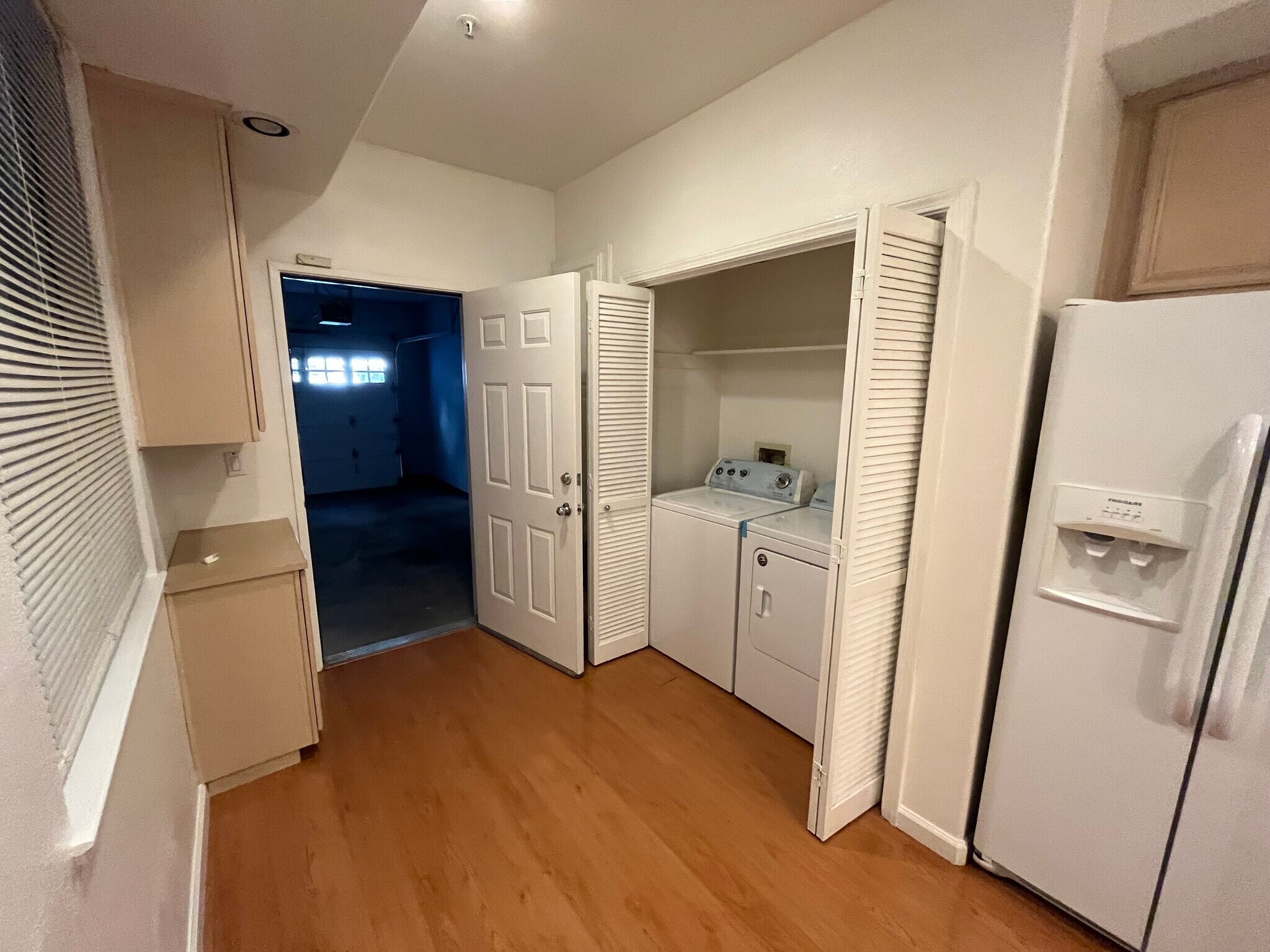 Building Photo - 903 Sunrose Ter