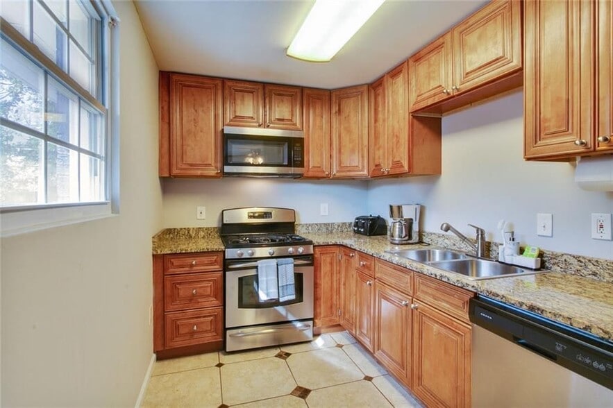 Building Photo - 99 Ericson St SE