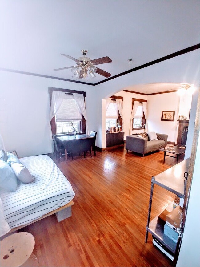Interior Photo - 1350 ACM