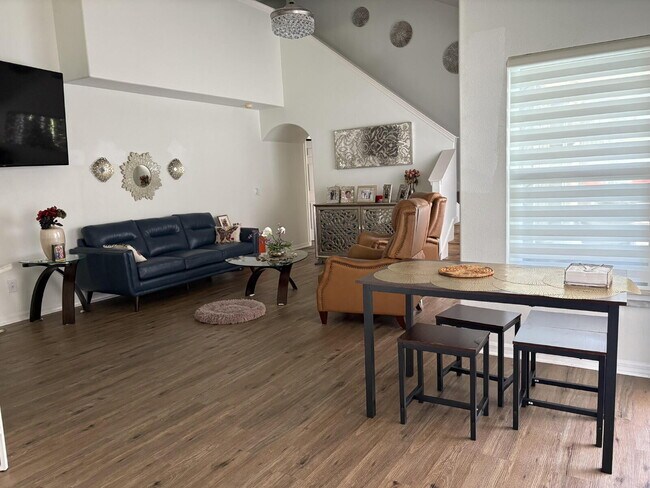 Building Photo - Spacious 4-Bedroom Oasis with 3 Full Baths in the Beautiful Community of Indian Lakes in St. Clou...
