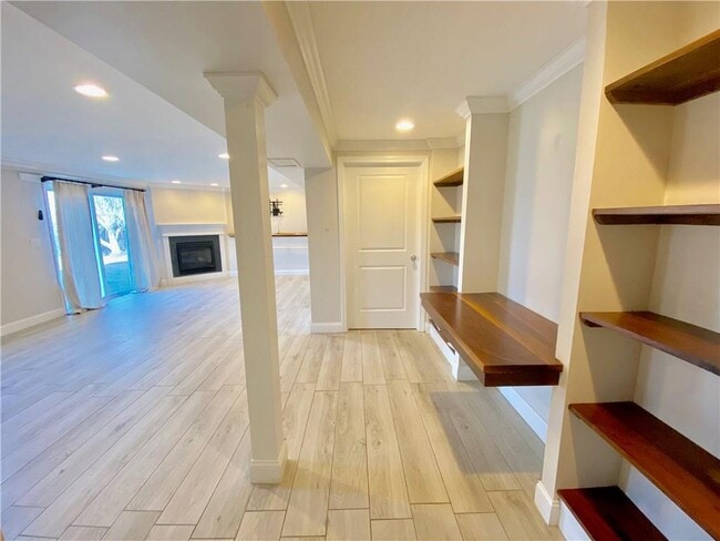 Building Photo - 9 Marshall Ln