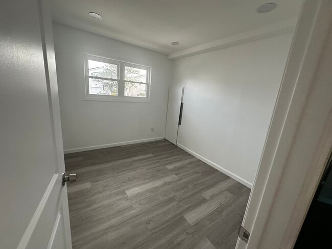Building Photo - 179 Ada Dr