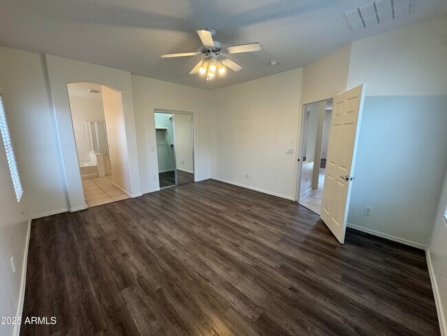 Building Photo - 3323 E Roadrunner Dr