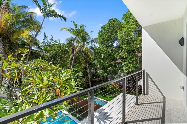 Building Photo - 3026 Aviation Ave