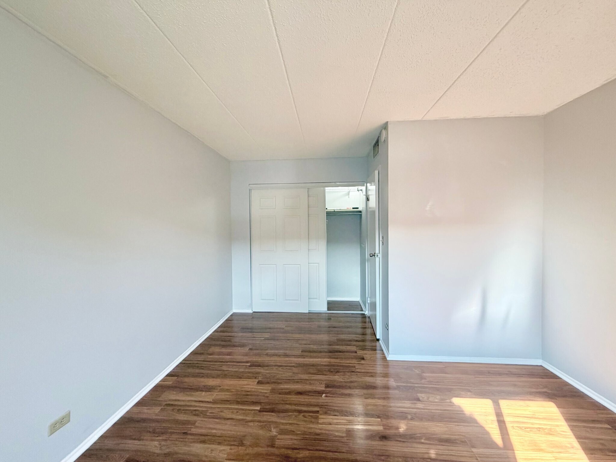 Building Photo - 3223 W Parkway Dr