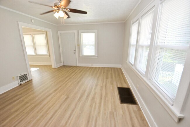 Building Photo - Sunnymeade home in South Bend IN, 3 bedroom 1 bath