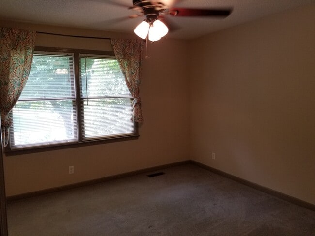 Building Photo - 740 Big Tree Dr
