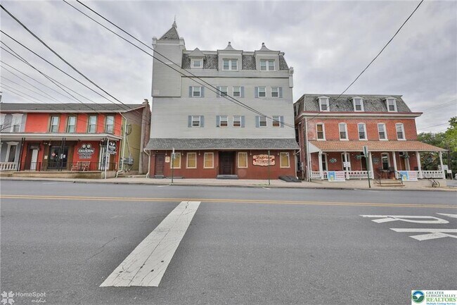 Building Photo - 108 S Main St