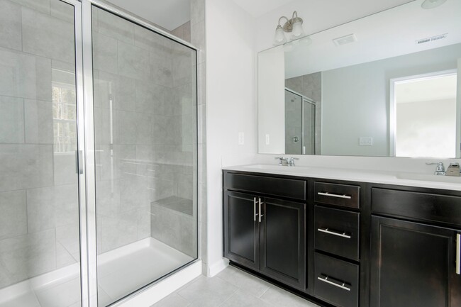 Building Photo - Beautiful 3 Bedroom 2.5 Bathroom Townhome ...