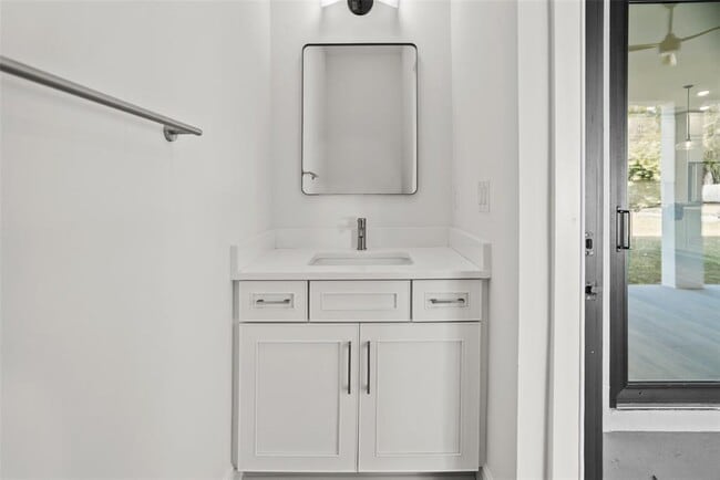 Building Photo - 4009 W Euclid Ave