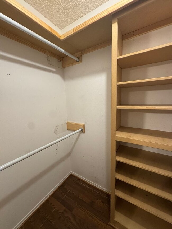 Building Photo - Adorable 4bedrooms 2bathrooms 2car garage CH/A