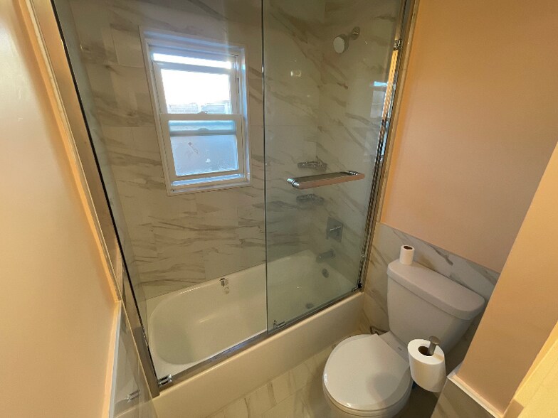 Building Photo - 72 Paerdegat 2nd St