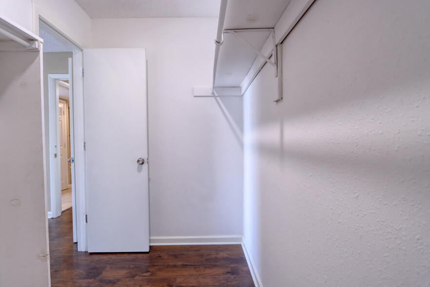 Building Photo - 711 Harbour Town Dr