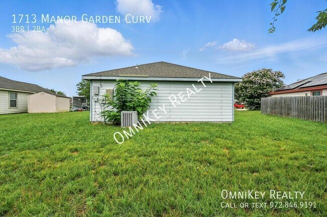 Building Photo - 1713 Manor Garden Curve
