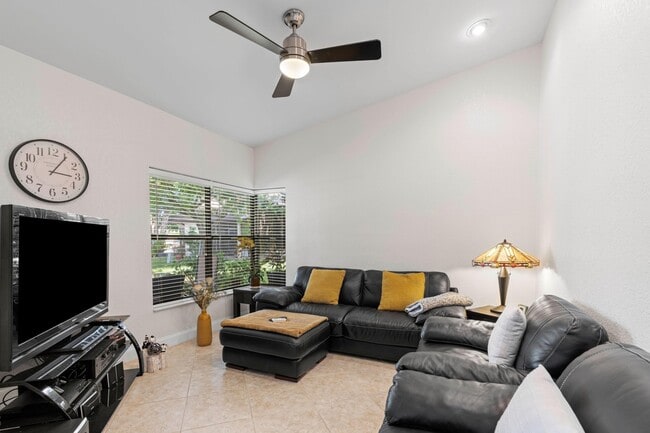 Building Photo - 7581 English Ct