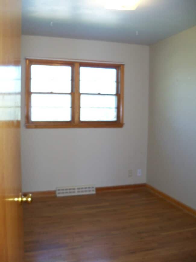 Building Photo - 4 BEDROOM | 2 BATH | DETACHED GARAGE | WEST SIDE