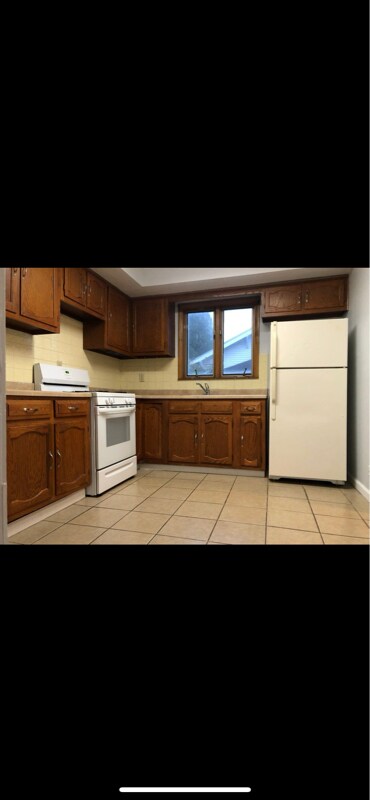 Building Photo - 504 Helen St