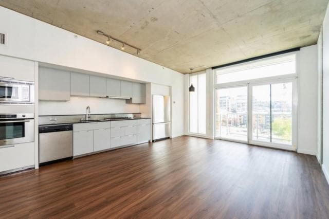 Building Photo - 1 bedroom in Seattle WA 98109