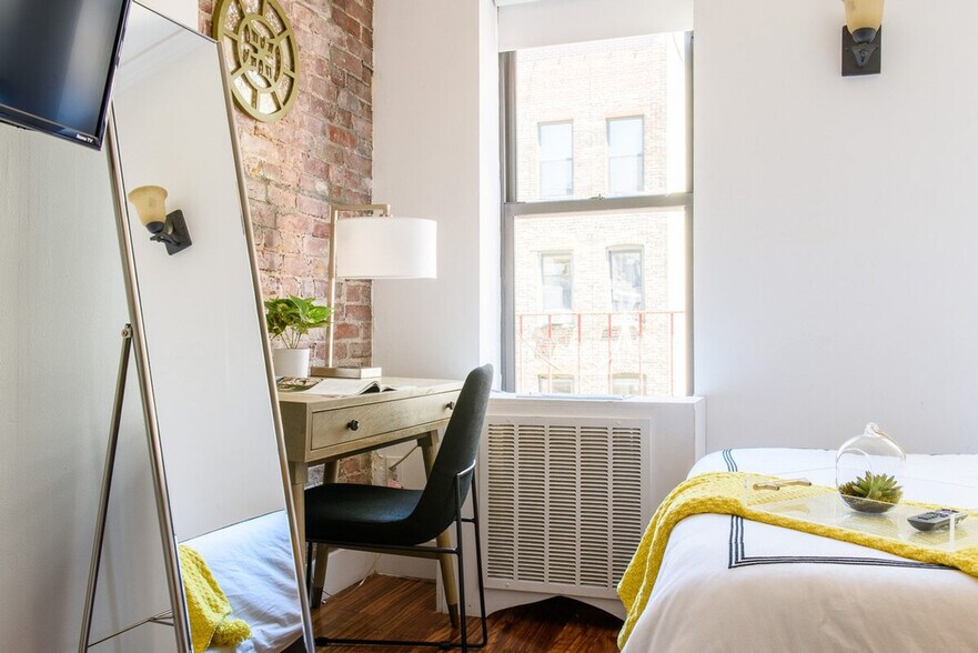 Building Photo - 241 E 24th St