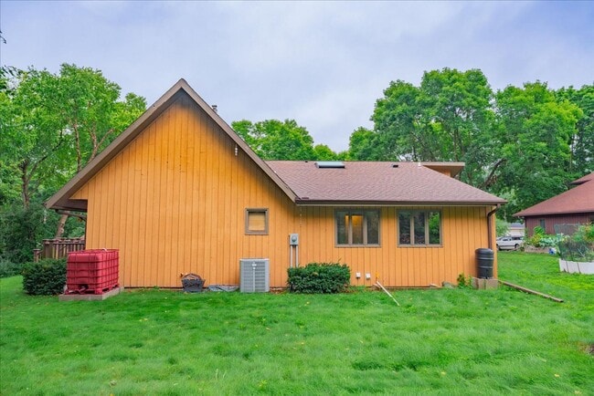 Building Photo - Parkwood Hills – Spacious 4 Bedroom, 3 Bat...