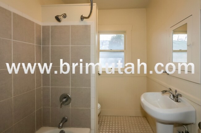 Building Photo - 462 S 1100 E