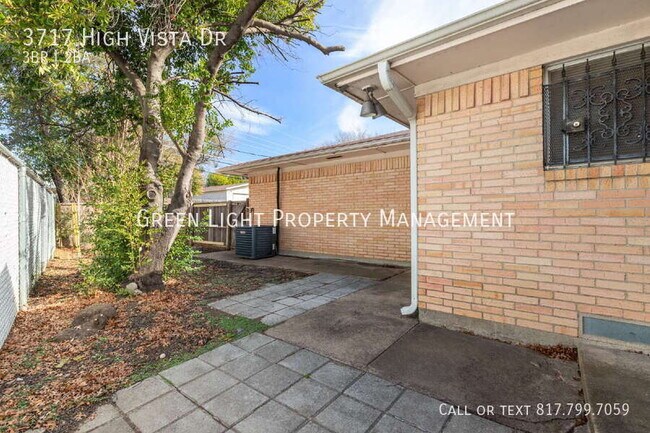 Building Photo - 3717 High Vista Dr