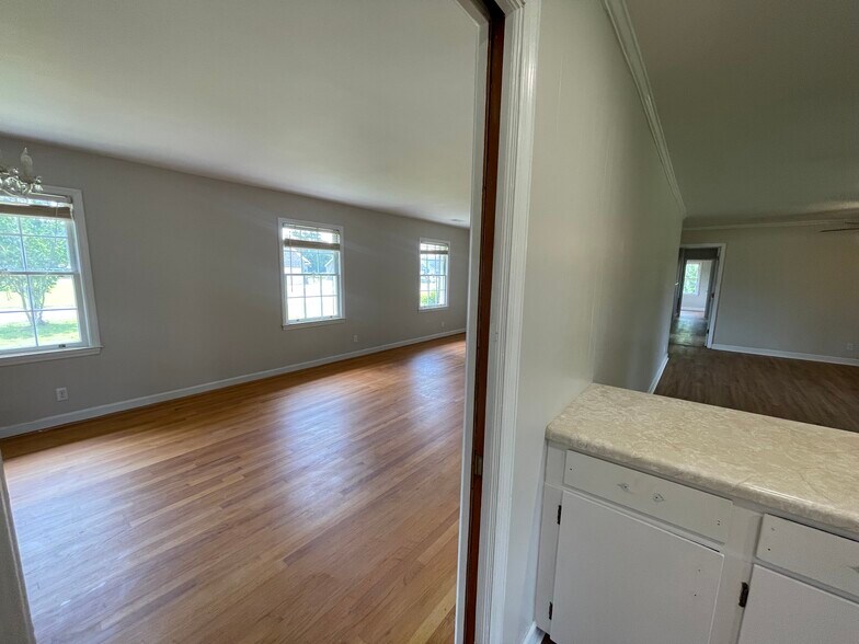 Building Photo - 821 Championship Dr