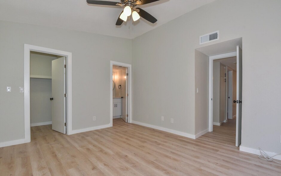 Building Photo - 14837 N 25th Dr